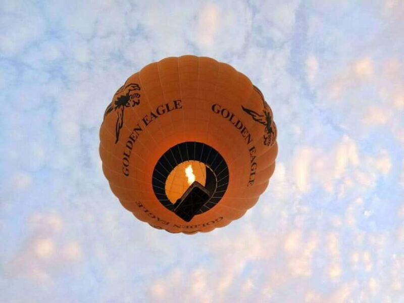 golden-eagle-ballooning-in-bagan