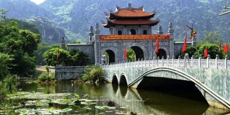 group-tour-hoa-lu-tam-coc-trang-an-mua-cave-from-hanoi