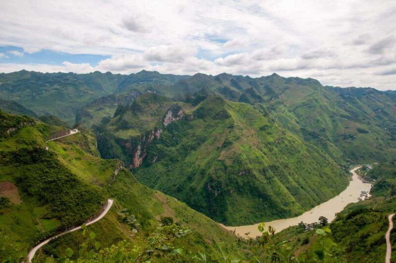 group-tour-trekking-on-vietnams-hidden-trails-13d12n