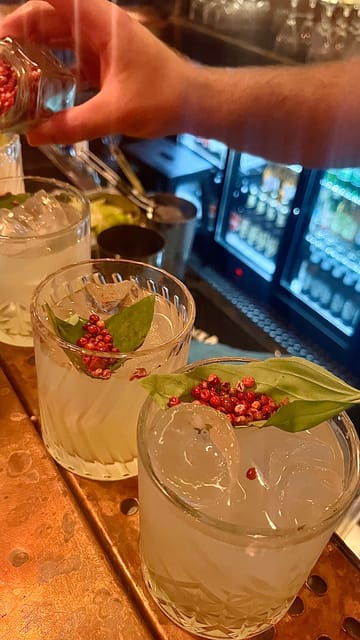 guided-pub-crawling-to-bucharest-hype-bars-drinks-included
