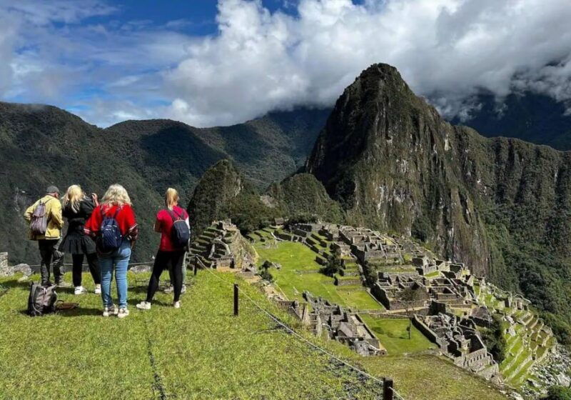 guided-tour-of-machu-picchu-from-aguas-calientes