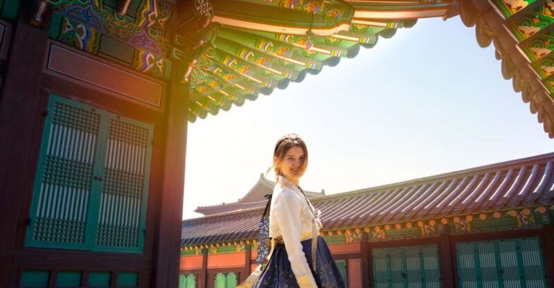 gyeongbok-gung-and-seochon-walking-tour-with-coin-lunchbox