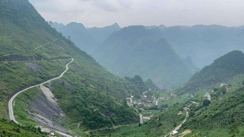 ha-giang-loop-motorbike-adventure-tour-with-easy-rider-4d3n