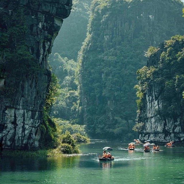 ha-noi-ninh-binh-hoa-lu-trang-an-boat-trip-cycling