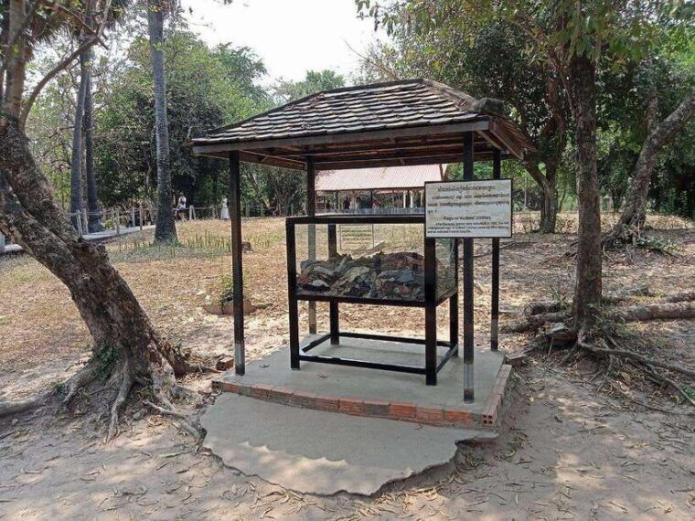 half-day-trip-to-s21-prison-genocidal-museum-killing-field