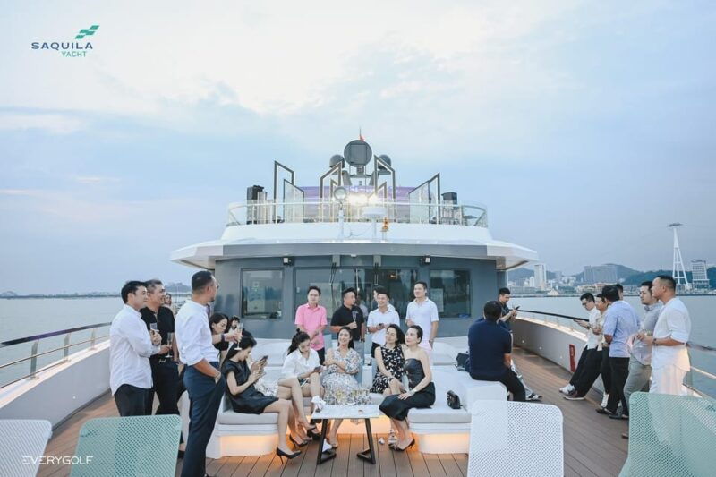 halong-city-voyage-on-a-luxury-yacht-for-4-hours-from-halong