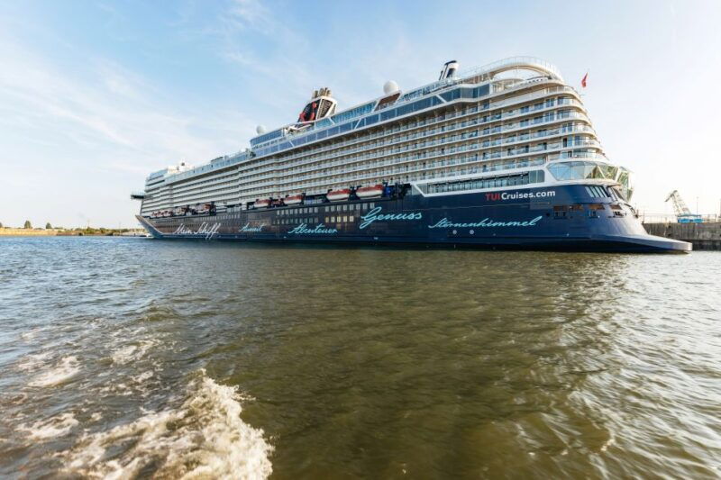 hamburg-harbor-cruise-with-wine-and-cheese
