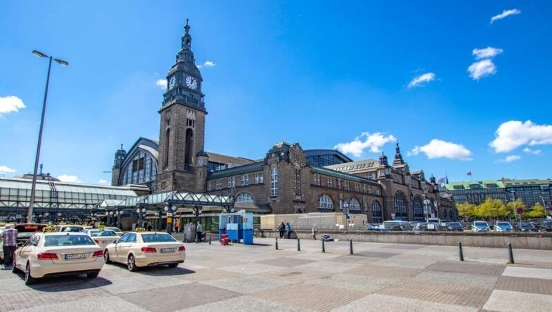 hamburg-in-the-footsteps-of-the-beatles-with-a-local