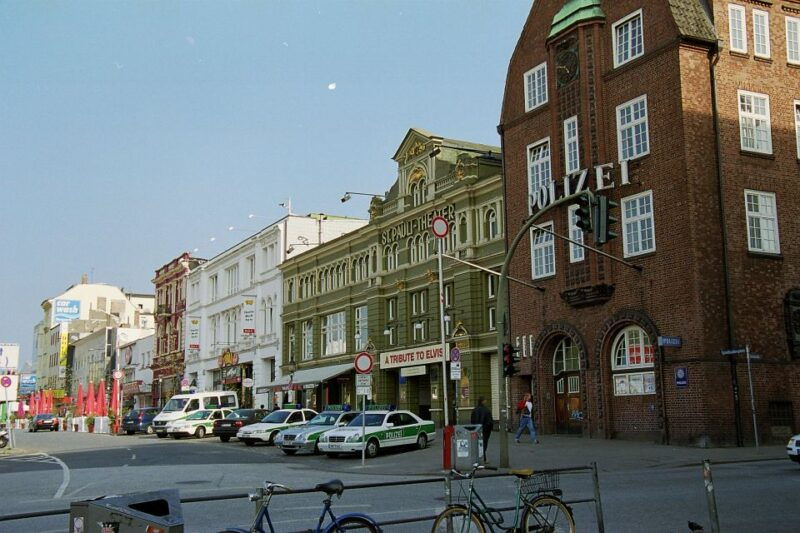 hamburg-line-f-hop-on-hop-off-bus-and-boat-tour