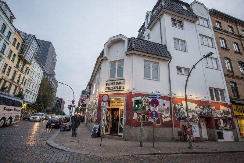 hamburg-olivia-jones-tour-with-iconic-barker-fabian