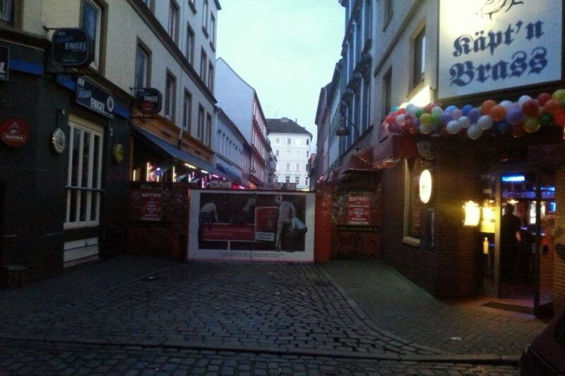 hamburg-st-pauli-tour-with-the-white-dandy