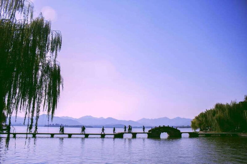 hangzhou-west-lake-and-tea-plantation-day-trip
