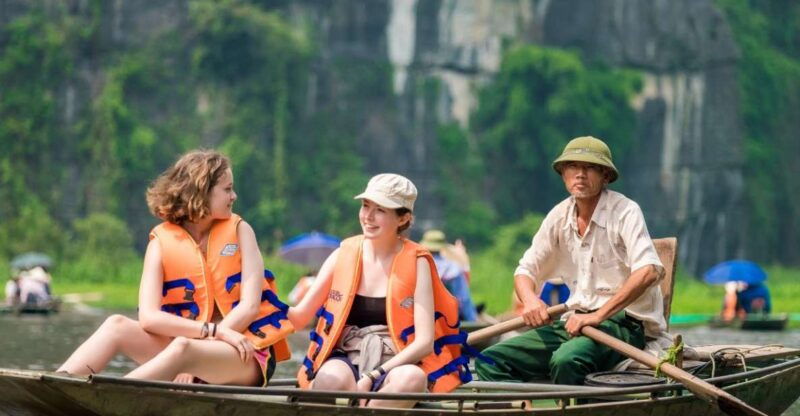 hanoi-bai-dinh-trang-an-mua-cave-with-small-group