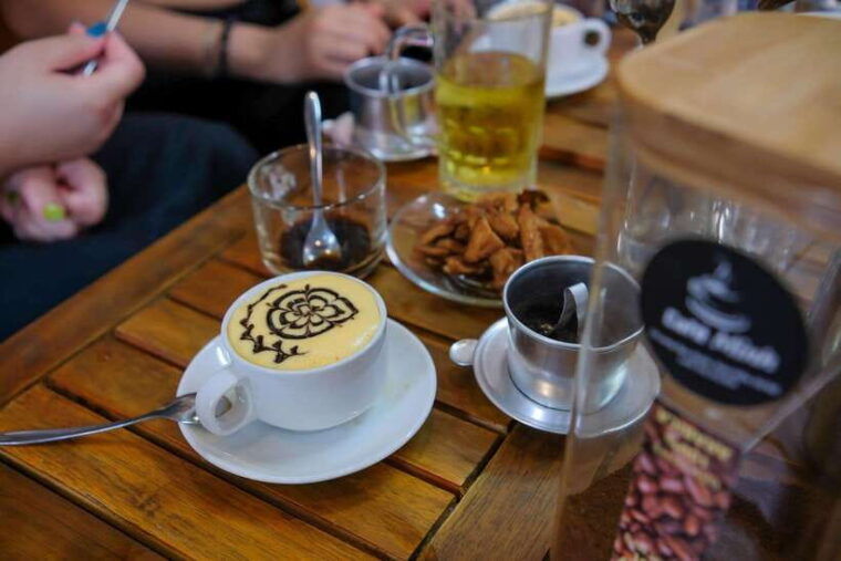 hanoi-cyclo-the-old-quarter-and-egg-coffee-tour