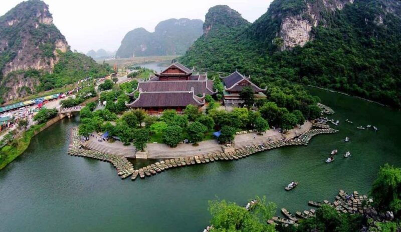 hanoi-guided-full-day-hoa-lu-trang-an-and-mua-cave-tour