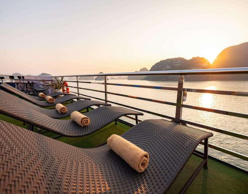 hanoi-halong-bay-cruise-amazing-cave-titov-island-kayak