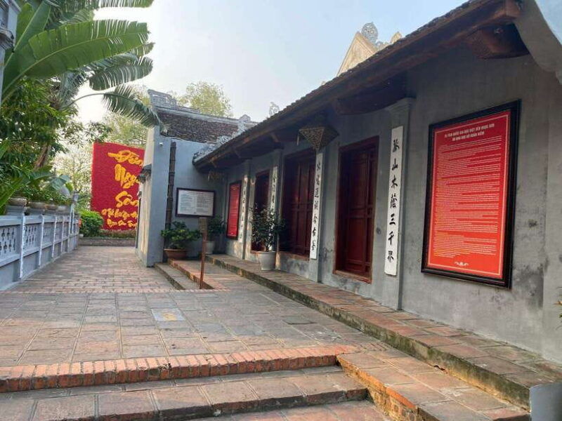 hanoi-local-life-in-the-old-quarter-private-walking-tour