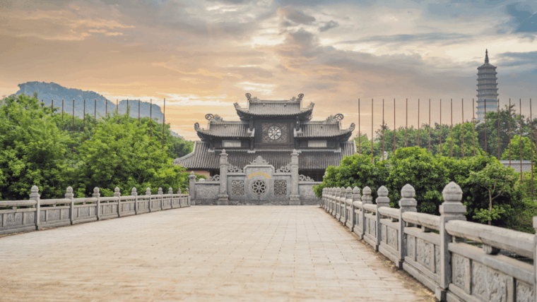 hanoi-luxurious-2-day-ninh-binh-tour-with-hotel-bungalow