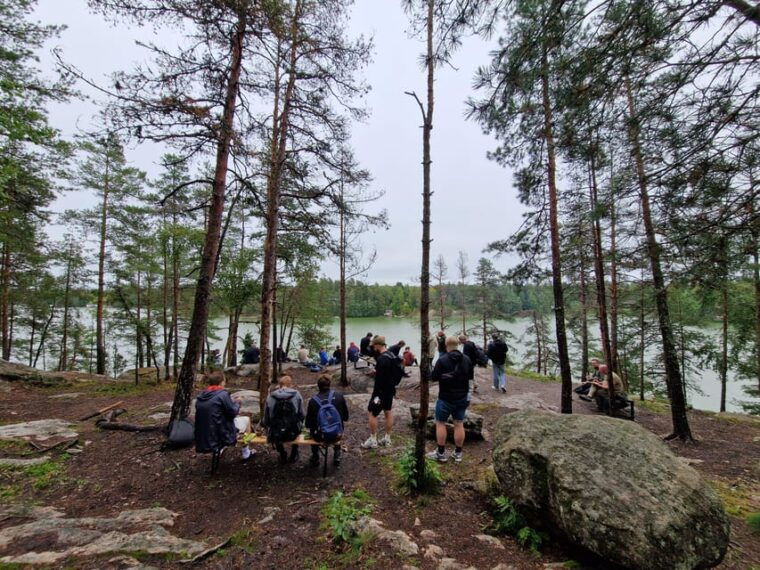 helsinki-guided-nature-experience-with-campfire-and-meal