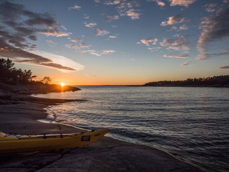 helsinki-midnight-sun-kayaking-tour-with-campfire