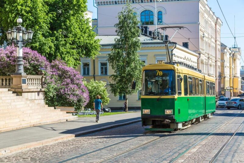 helsinki-old-town-highlights-private-walking-tour