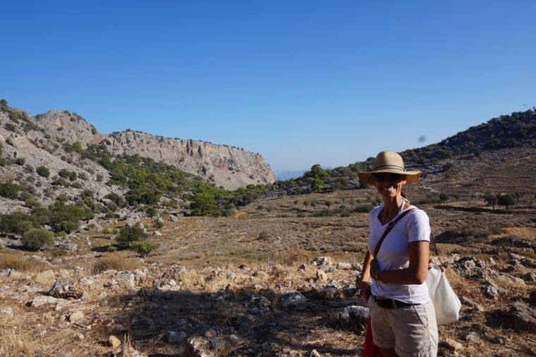 hiking-tour-exploring-lindos
