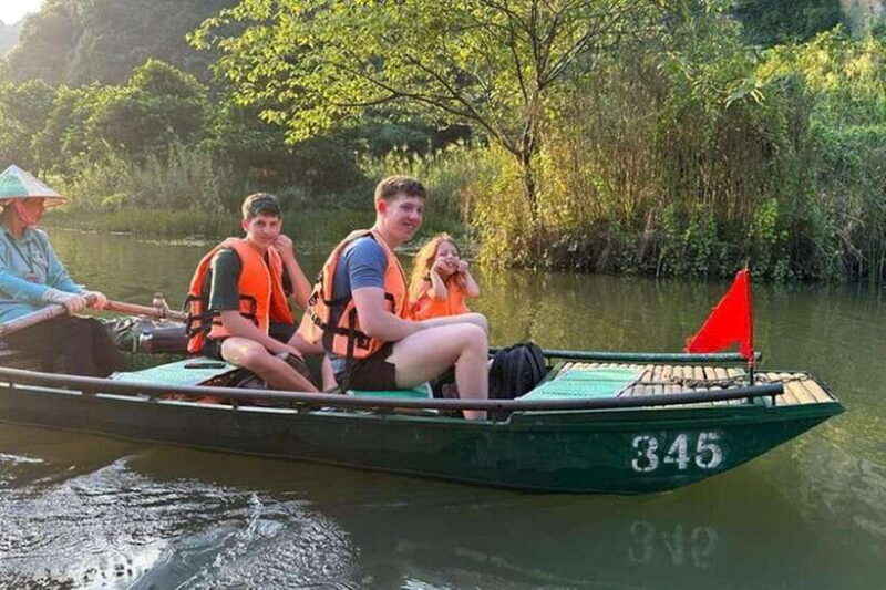 hoa-lu-ancient-capital-mua-cave-tam-coc-boat-trip