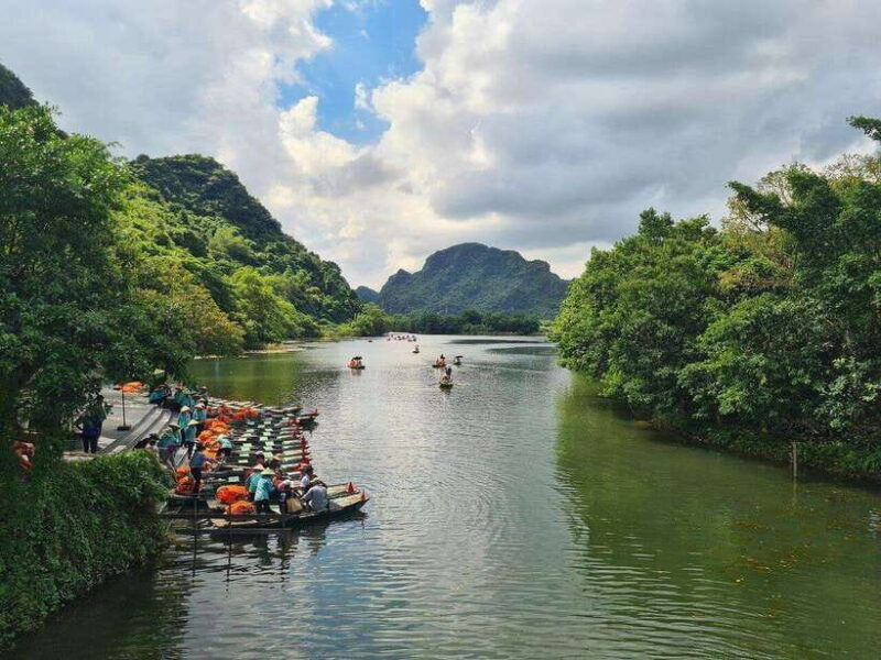 hoa-lu-trang-an-and-mua-cave-full-day-tour