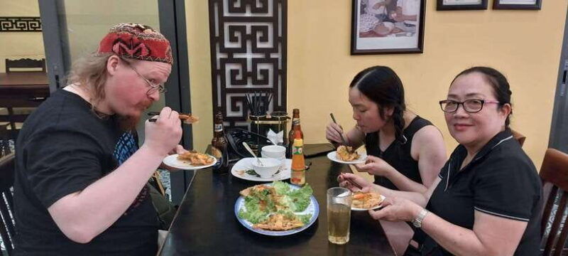 hoi-an-food-tour-footsteps