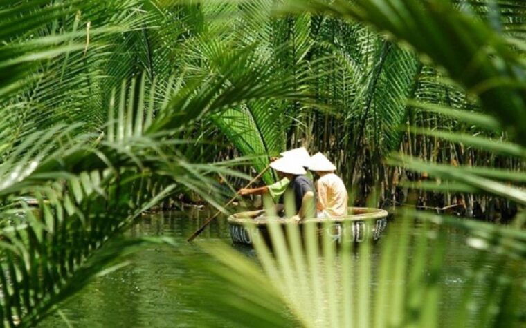 hoian-bay-mau-vegan-cooking-class-market-basket-boat-trip