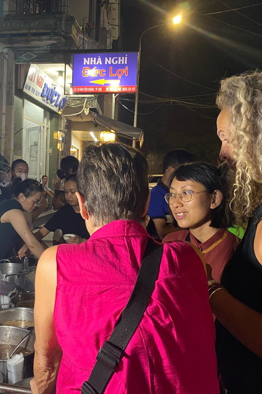hue-night-street-food-tour-by-e-bike-with-a-lady-rider