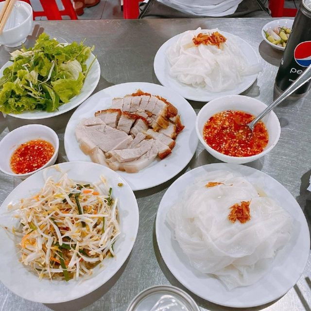 hue-night-street-food-tour-with-a-local-guide