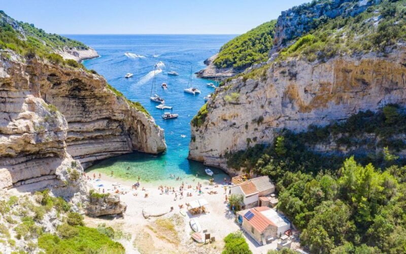 hvarblue-grenn-cave-and-vis-island-private-speedboat-tour