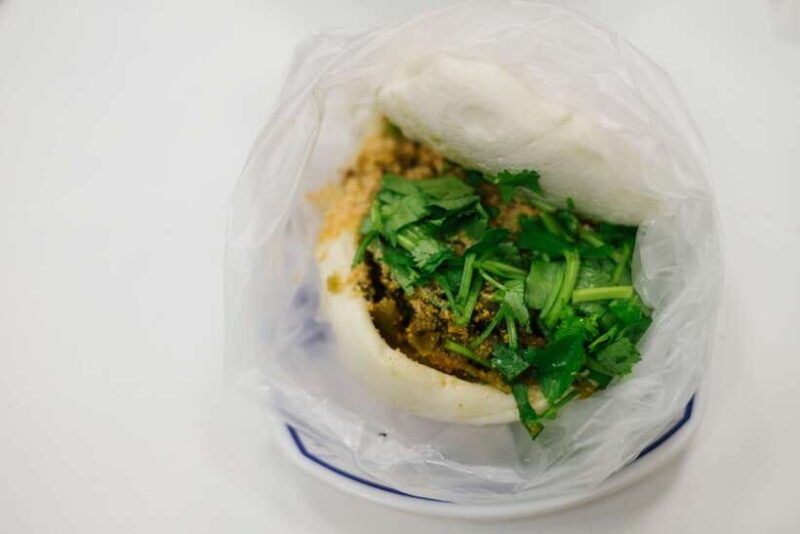 iconic-food-tour-local-street-food-drinks-sites