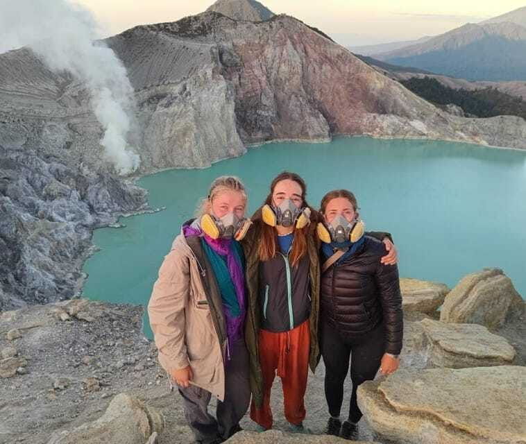 ijen-volcano-sunrise-trekking-sharing