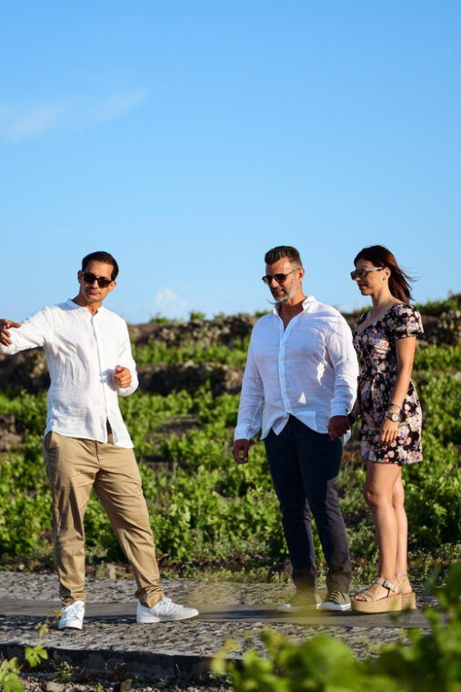 imerovigli-premium-wine-tasting-with-caldera-and-sea-views