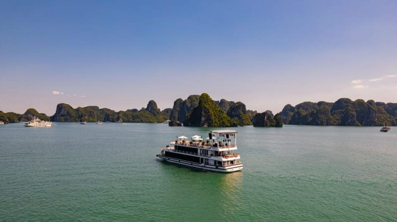 iris-cruise-ha-long-bay-explore-legacy-voyages