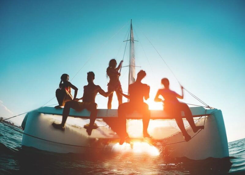 isla-mujeres-catamaran-snorkeling-open-bar-and-buffet