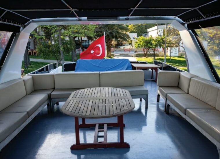 istanbul-private-bosphorus-strait-sightseeing-yacht-cruise