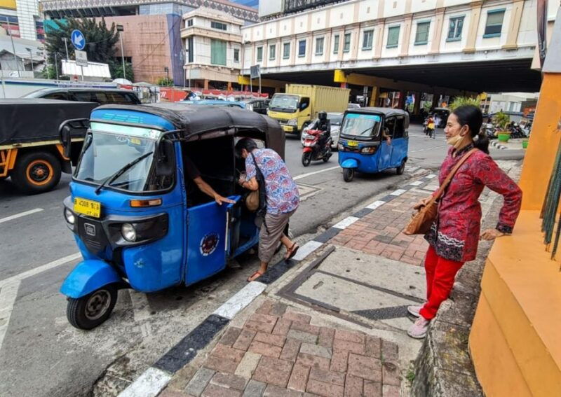 jakarta-highlights-capital-city-with-canal-boat-tour
