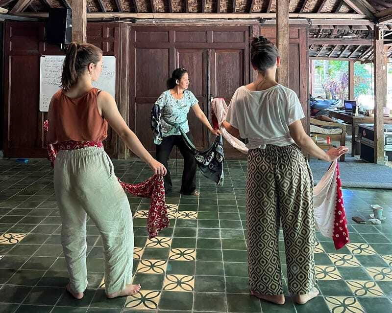 javanese-dance-workshop-with-kraton-palace-dancer