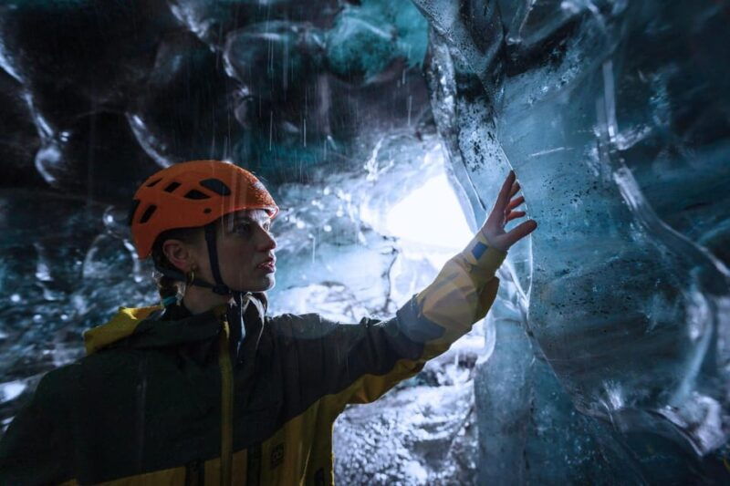 jokulsarlon-the-original-ice-cave-tour-on-vatnajokull