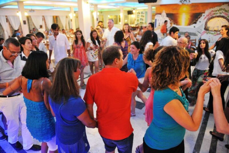 kamari-greek-show-buffet-dinner-and-drinks-at-dimitris