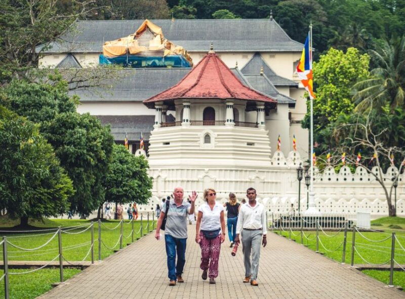 kandy-private-guided-city-tours-by-tuk-tuk-sightseeing-tour
