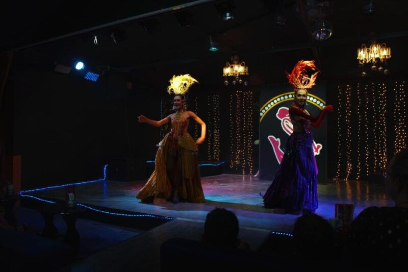 khaolakfinger-food-guided-tour-with-cabaret-show
