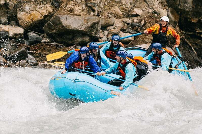 kicking-horse-river-whitewater-rafting-experience