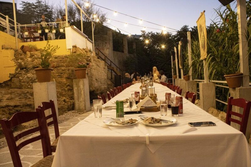 kissamos-greek-night-with-buffet-dinner-and-plate-smashing