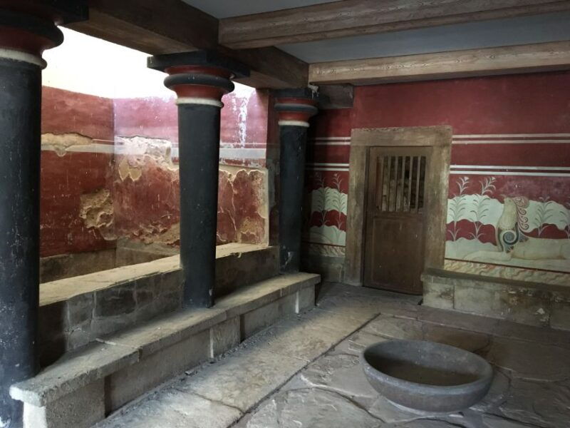 knossos-palace-skip-the-line-guided-tour-with-max-8-people