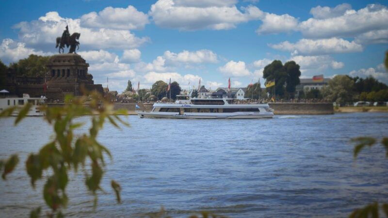 koblenz-christmas-boat-tour-with-mulled-wine