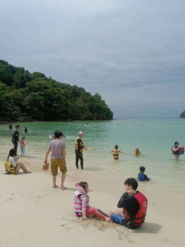 kota-kinabalu-manukan-sapi-islands-snorkeling-with-lunch